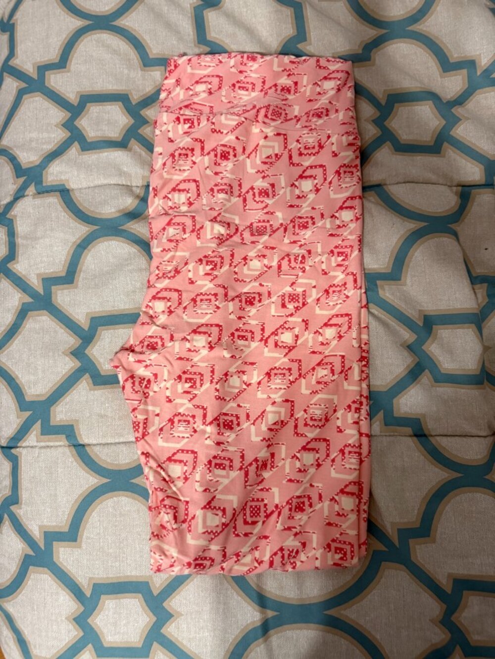 NWOT LuLaRoe Pink Red Geometric Print Leggings Tall & Curvy 💗